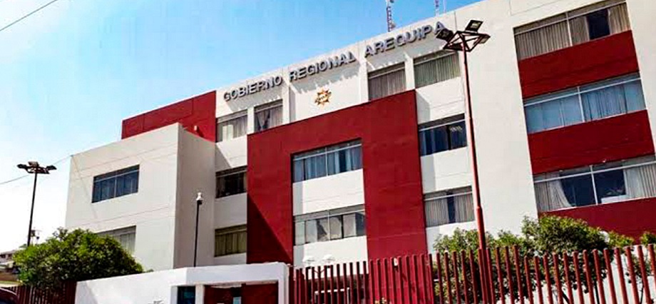 Arequipa: pide a entidad infractora terminar obra en hospital