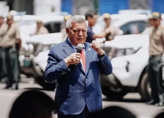 Gestión de César Acuña compró 100 camionetas para la PNP presuntamente sobrevaloradas en medio de crisis por inseguridad
