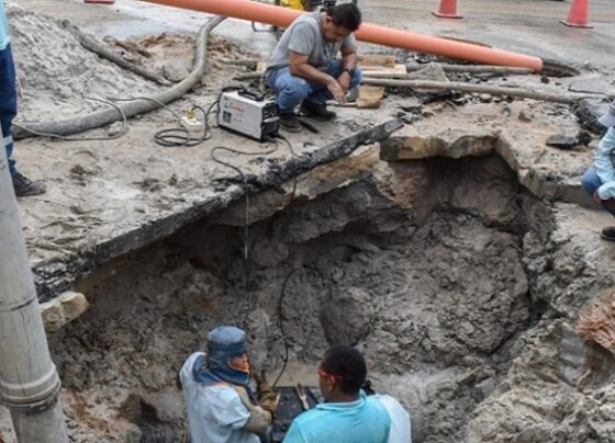 Ojos a la obra: Ciudadanos avisarán si empresas de agua dejan veredas o pistas sin reparar