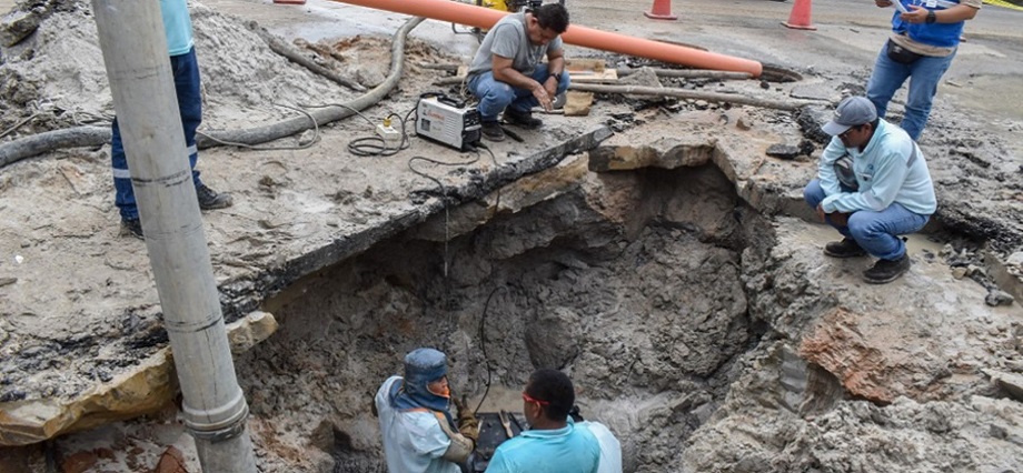Ojos a la obra: Ciudadanos avisarán si empresas de agua dejan veredas o pistas sin reparar