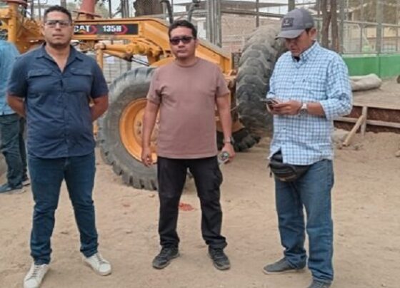 Proveedores protestan por falta de pago en obra de pistas y veredas en Veintiséis de Octubre