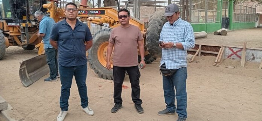 Proveedores protestan por falta de pago en obra de pistas y veredas en Veintiséis de Octubre