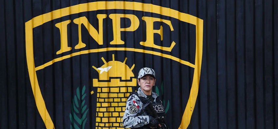 Alfredo Azurín pide al Ejecutivo esclarecer presunto favorecimiento en contratación de pruebas de poligrafía del INPE