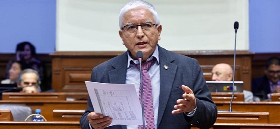 Congresista Héctor Acuña presenta proyecto de ley para declarar en emergencia y reorganización el Seguro Social de Salud (ESsalud)