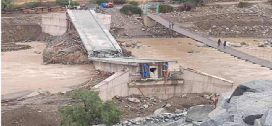 Ayacucho: puente en construcción Ccaccella colapsa al aumentar caudal del río
