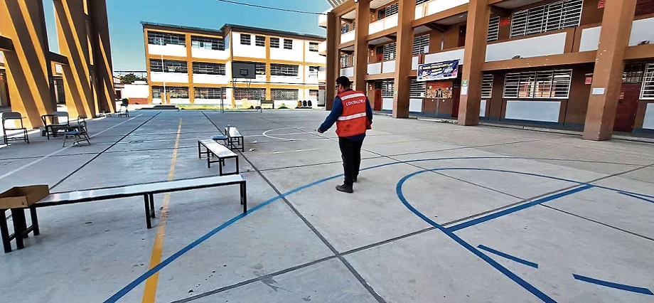 Colegio liquidado en el 2025 ya presenta fisuras en Piura