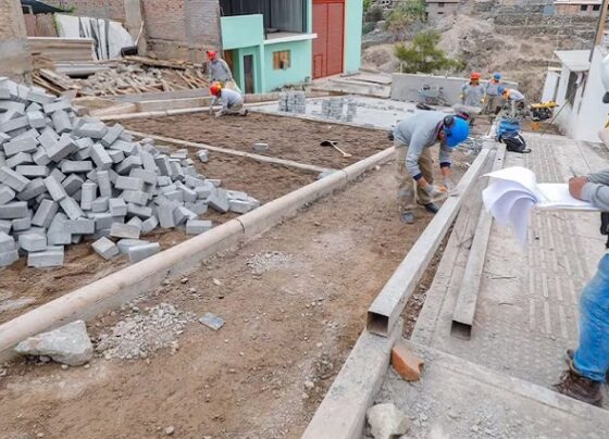 Paralizan obra de adoquinado en Islay y GRA expone reclamos irregulares de obreros