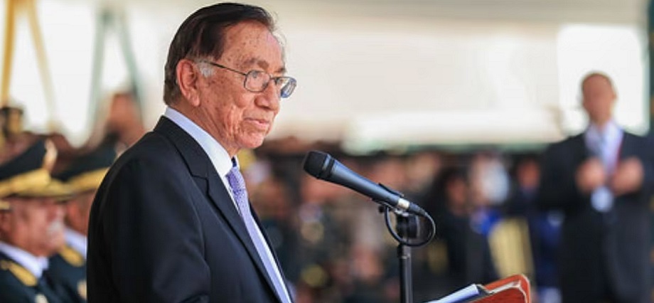 Presidente Balcázar aplica cláusula anticorrupción en adenda para modernizar aeropuertos del sur