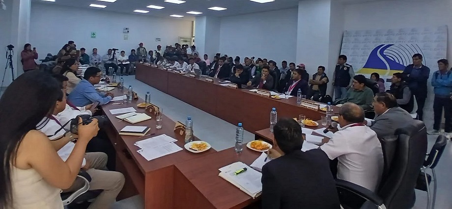 Ejecutivo y Consejo Regional de Huánuco enfrentados por proyecto de adquisición de camioncitos