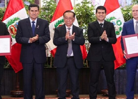 Gobierno firma contrato de préstamo para financiar proyecto de agua y saneamiento en Puno y Lima