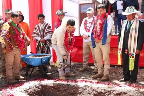 Puno: Gobierno inició obras de Etapa II del PIAA Juliaca con colocación del primer tubo