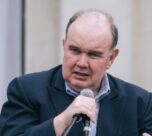 Rafael López Aliaga plantea que empresas ejecuten obras directamente y evitar que recursos pasen por el MEF