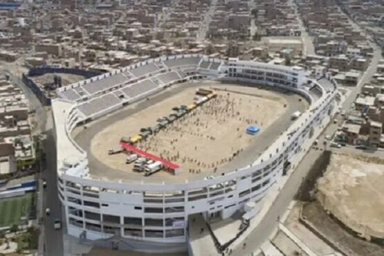 El enorme estadio en Lima Sur que costó S/18 millones, tiene 50 palcos y que terminó convertido en un basurero