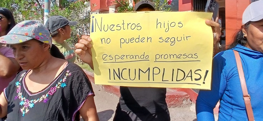 Acusan a la gobernadora de burlarse de padres de la I.E. José Olaya y no entregar obra