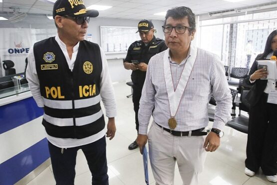 Fiscalía Anticorrupción y PNP allanaron sede de la ONPE por retrasos en entrega de material electoral