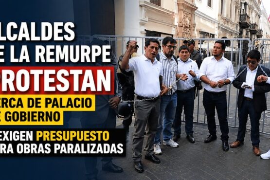 Alcaldes de la Remurpe protestan cerca de Palacio de Gobierno y exigen presupuesto para obras paralizadas
